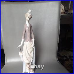Lladro Lady with Dog & Umbrella (#4761 Retired!) Figurine 14 Excellent