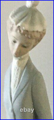 Lladro Lady with Dog & Umbrella (#4761 Retired!) Figurine 14 Excellent