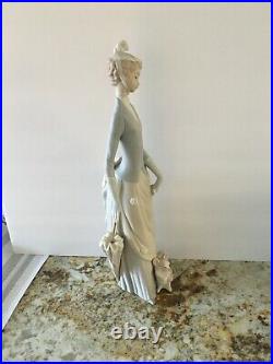 Lladro Lady with Dog & Umbrella (#4761 Retired!) Figurine 14 Excellent