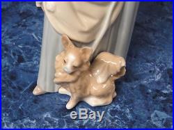 Lladro Lady with Dog & Umbrella (#4761 Retired!) Figurine 14 Nice