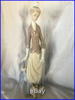 Lladro Lady with Dog & Umbrella (#4761 Retired!) mint condition with no box