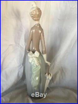 Lladro Lady with Dog & Umbrella (#4761 Retired!) mint condition with no box