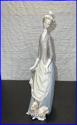 Lladro Lady with Dog & Umbrella #761 Retired! With Original Box