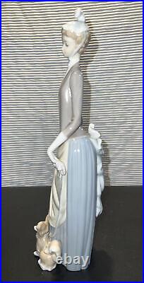 Lladro Lady with Dog & Umbrella #761 Retired! With Original Box