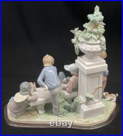 Lladro Large figurine Puppy Dog Tails #5539. RARE