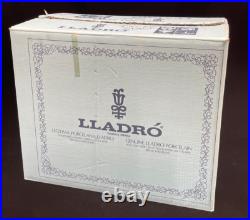 Lladro Large figurine Puppy Dog Tails #5539. RARE