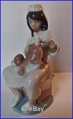 Lladro Little Veterinarian #6348 Figurine, Girl With Hurt Dog, Exc Condition