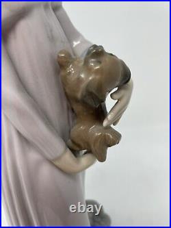 Lladro Looking at Her Dog aka My Little Pet 4994 Retired Figurine Gloss Org Box