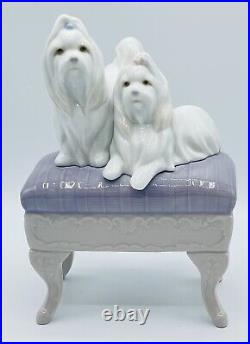 Lladro MALTESE DOGS ON OTTOMAN 6688 LOOKING PRETTY With Box / Retired 2004