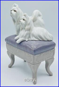 Lladro MALTESE DOGS ON OTTOMAN 6688 LOOKING PRETTY With Box / Retired 2004