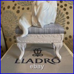 Lladro Maltese Dogs Looking Pretty #6688 Porcelain Figurine with Original Box