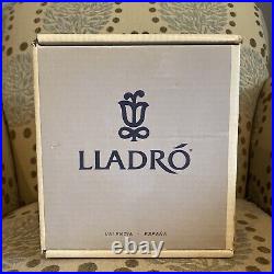 Lladro Maltese Dogs Looking Pretty #6688 Porcelain Figurine with Original Box