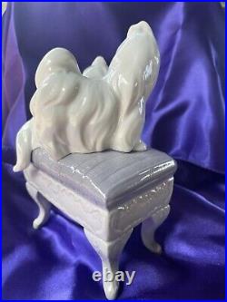 Lladro Maltese Dogs Looking Pretty #6688 Porcelain Figurine with orig. Box