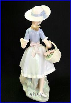 Lladro Mirth In The Country Figurine 4920 Girl With Puppy Dog 1974 No Box