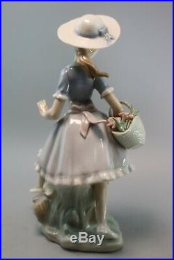 Lladro. Mirth In The Country. Girl With Flowers With Puppy Dog. Retired. 4920