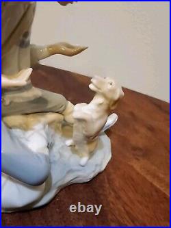 Lladro Nao Lesson For the Dog #140 Figurine New