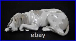 Lladro Old Hound Dog #1067 Figurine