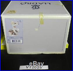 Lladro Pick of the Litter #7621 Girl with Dog & Pups withOriginal Box Mint VT2025