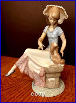 Lladro Picture Perfect #7612 Figurine (Collector's Society 1990)-Mint-Orig. Box