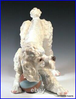 Lladro Playful Poodle #6557 Large Dog Playing With Ball Msrp $760 Mint