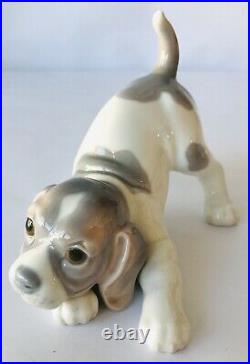 Lladro Playful Puppy 2070 Porcelain Beagle Dog Figurine Spain Julio Fernandez