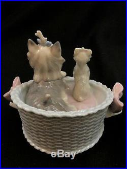 Lladro Porcelain 6469 OUR COZY HOME LLADRÓ YORKSHIRES DOGS YORKIE PUPPY