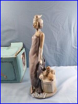 Lladro Porcelain Figurine #5174 Couplet Lady Lady With Dog with Box 13 1/4