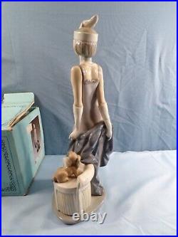 Lladro Porcelain Figurine #5174 Couplet Lady Lady With Dog with Box 13 1/4