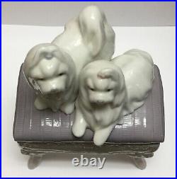 Lladro Porcelain Figurine 6688 Looking Pretty Maltese Dogs on Ottoman Glossy Box