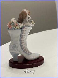 Lladro Porcelain Figurine A Well Heeled Puppy 6744 Dog in Boot w Flowers