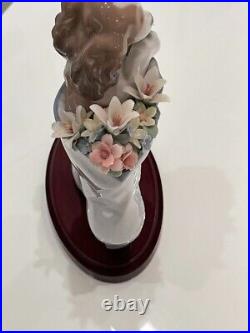 Lladro Porcelain Figurine A Well Heeled Puppy 6744 Dog in Boot w Flowers