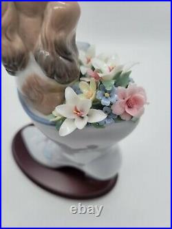 Lladro Porcelain Figurine A Well Heeled Puppy 6744 Puppy Dog in Boot w Flowers