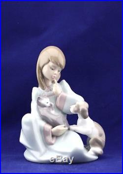 Lladro Porcelain Figurine CAT NAP # 5640 Girl With Kitten and Dog