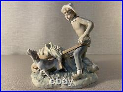 Lladro Porcelain Figurine Gardener In Trouble by Salvador Furió. #4852