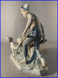 Lladro Porcelain Figurine Gardener In Trouble by Salvador Furió. #4852