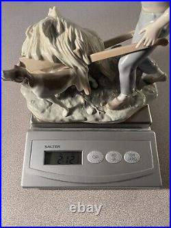 Lladro Porcelain Figurine Gardener In Trouble by Salvador Furió. #4852