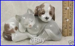 Lladro Porcelain Sculpture 6599 Bosom Buddies Dog Cat Kitten 3.75Hx7Wx4inD Spain