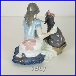 Lladro Porcelain Take your medicine 1991 Perfect for that Dog Lover