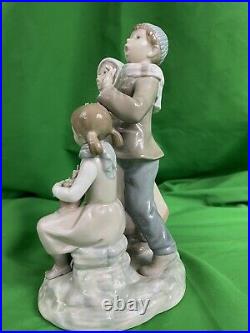 Lladro Retired Children Dog Singing Christmas Carol #1239