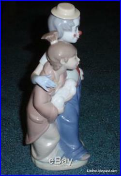 Lladro Society Pals Forever Clown With Puppy Dogs Figurine #7686 Glossy Finish