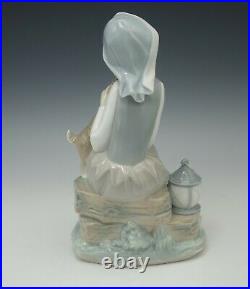 Lladro Spain Porcelain 4910 Girl With Puppy Dog And Lantern Figurine Retired