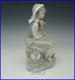 Lladro Spain Porcelain 4910 Girl With Puppy Dog And Lantern Figurine Retired