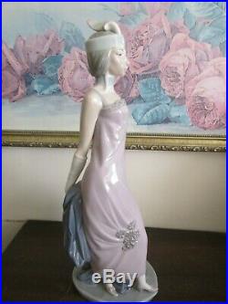 Lladro Spain Porcelain Figurine 5174 Couplet Lady With Puppy Dog 13.5