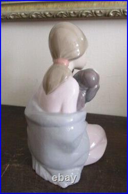 Lladro Spain Porcelain Figurine 6226 Snuggle Up Girl With Poppies Dog
