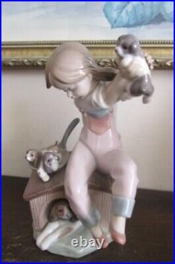 Lladro Spain Porcelain Figurine 7621 Pick of Litter Girl Dog