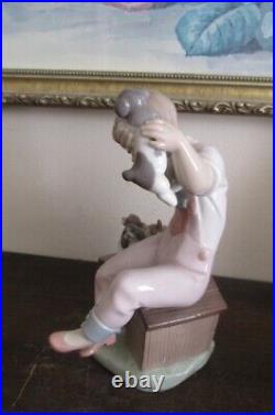 Lladro Spain Porcelain Figurine 7621 Pick of Litter Girl Dog