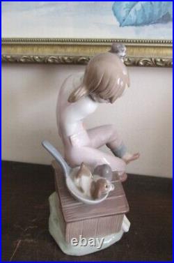 Lladro Spain Porcelain Figurine 7621 Pick of Litter Girl Dog