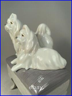 Lladro Spain Porcelain Figurine Of Two Maltese Dogs On A Bench, Retired 2004