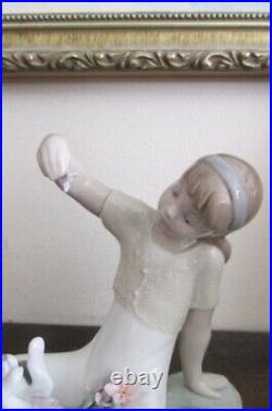Lladro Spain Privilege Porcelain Figurine Playtime With Petals 7711 Girl Dog Pop