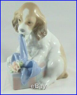 Lladro Spaniel Dog With Gift 8312 Can't Wait